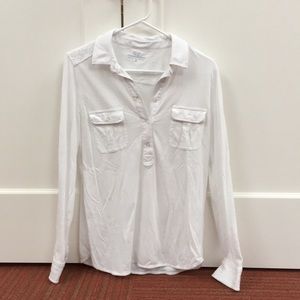 Vineyard Vine’s Women’s white long sleeved shirt